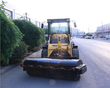 無塵清掃機廠家：億龍教你選購好的掃路車！